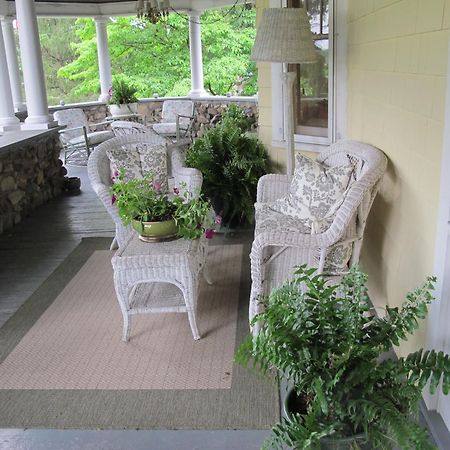 Hilltop House Bed & Breakfast Amenia Экстерьер фото