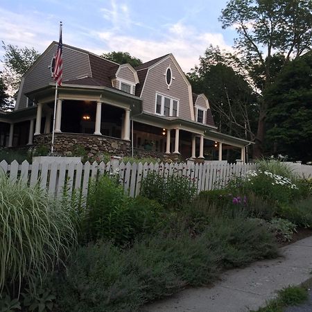 Hilltop House Bed & Breakfast Amenia Экстерьер фото