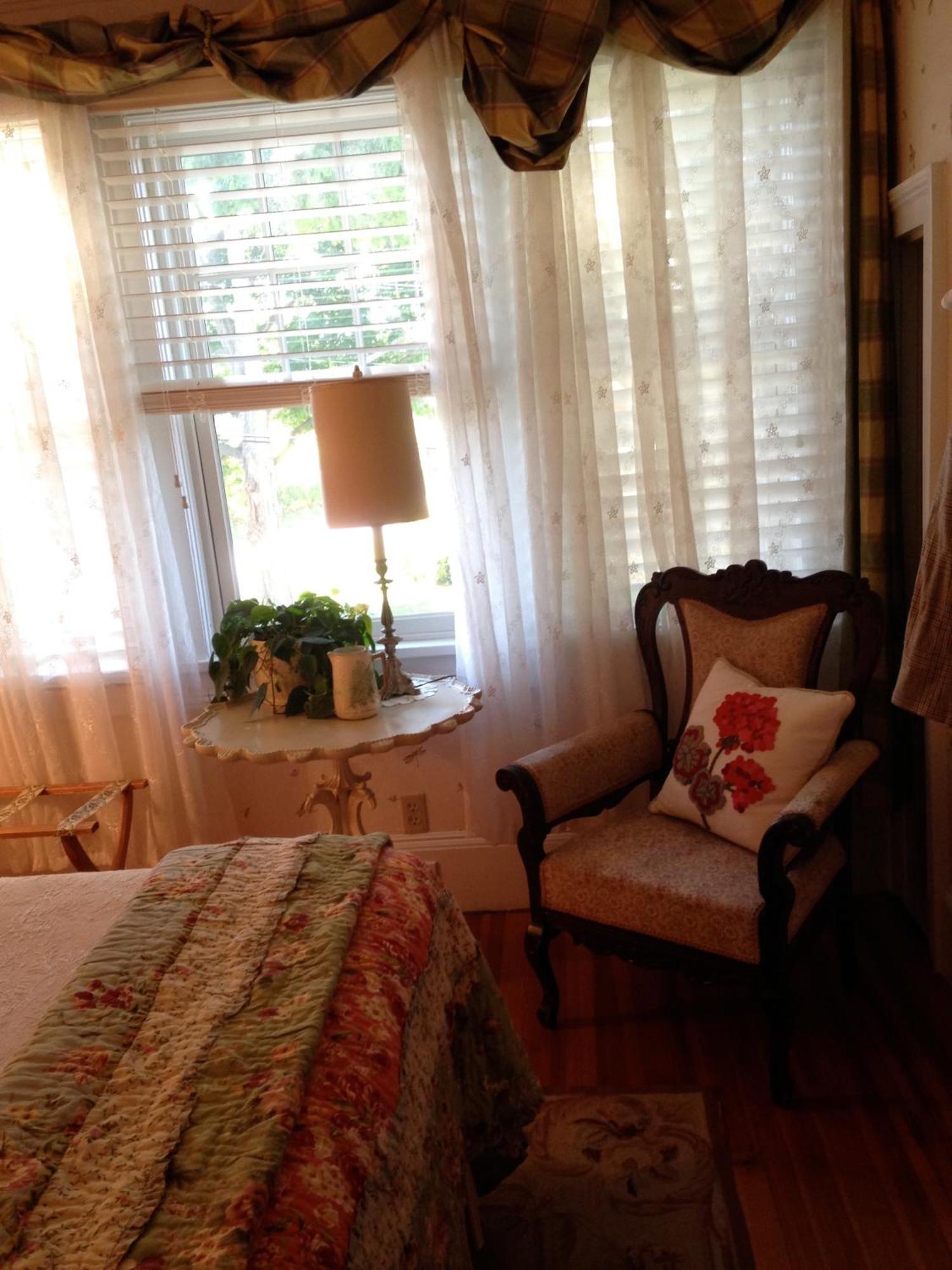 Hilltop House Bed & Breakfast Amenia Экстерьер фото