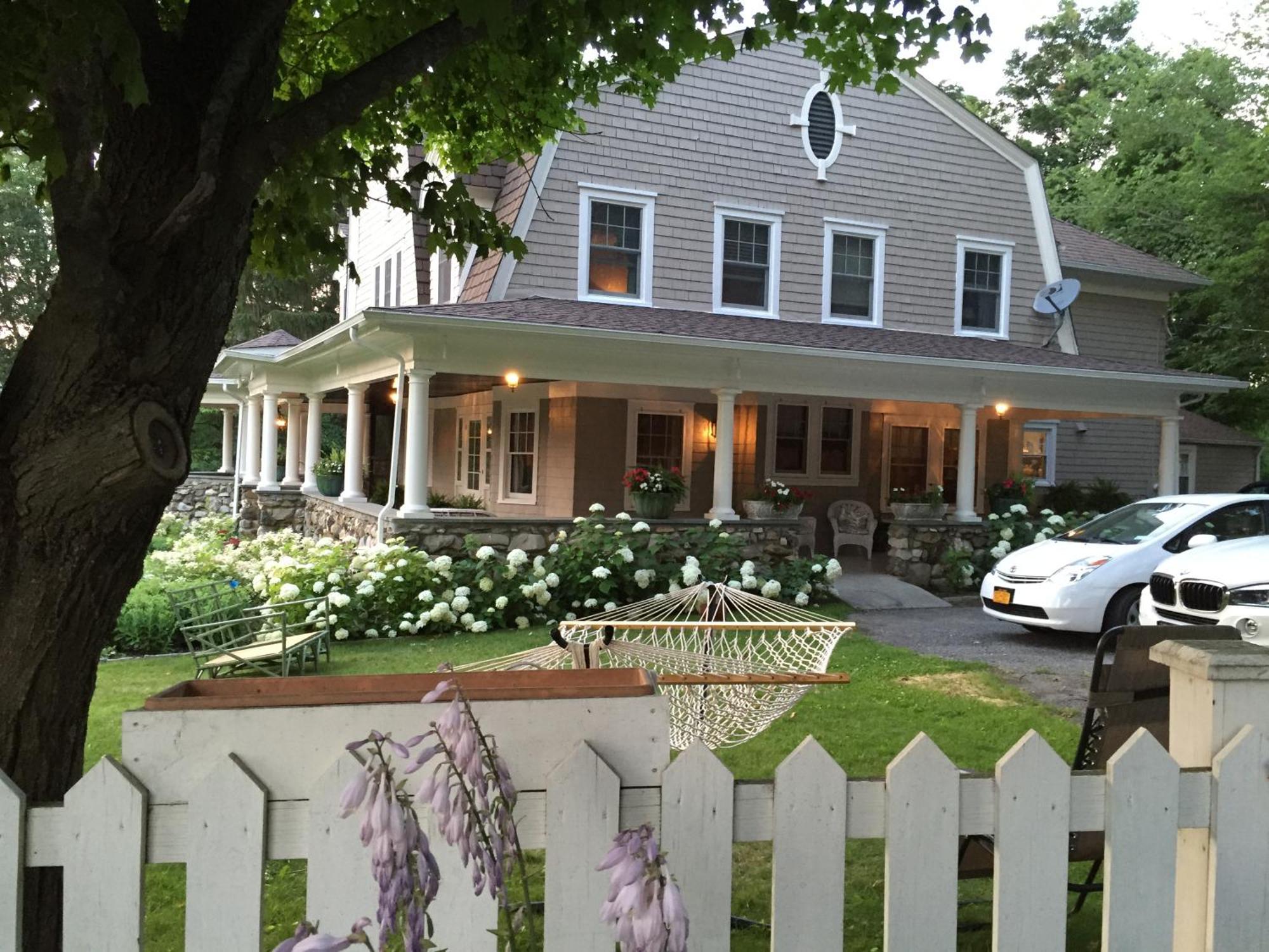 Hilltop House Bed & Breakfast Amenia Экстерьер фото