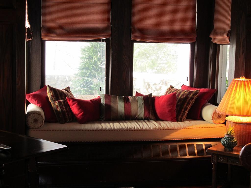 Hilltop House Bed & Breakfast Amenia Экстерьер фото