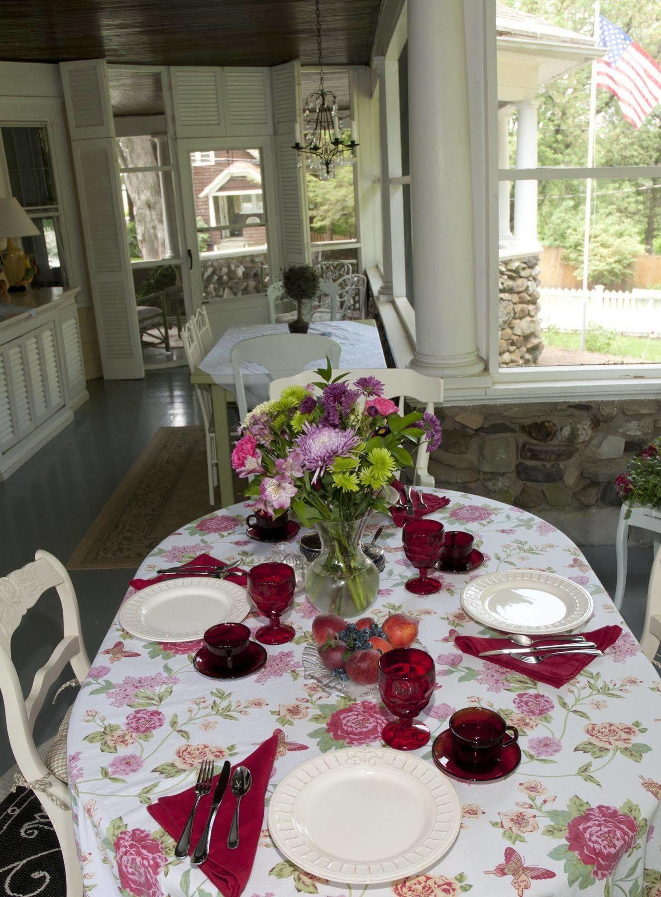 Hilltop House Bed & Breakfast Amenia Экстерьер фото