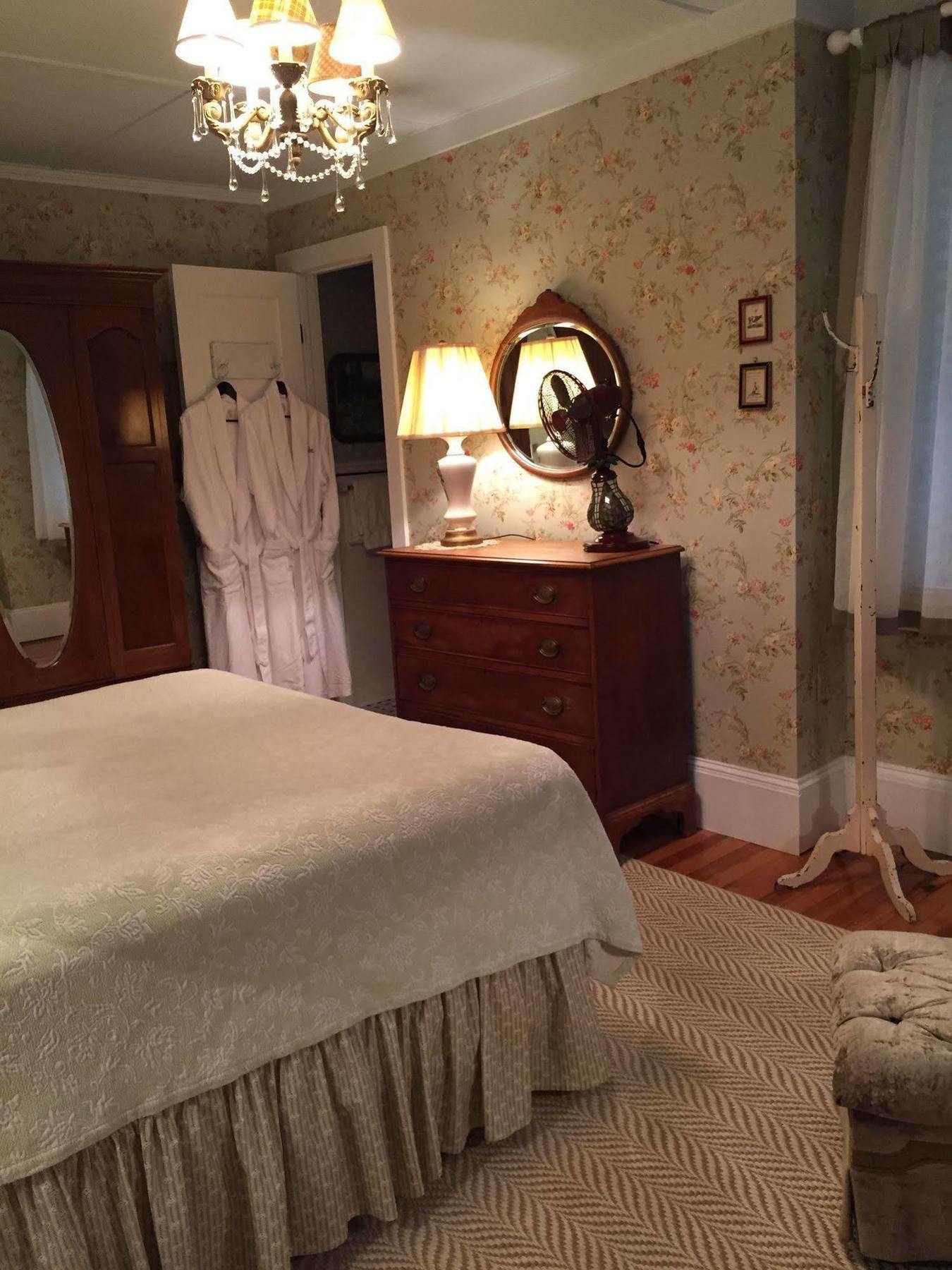 Hilltop House Bed & Breakfast Amenia Экстерьер фото
