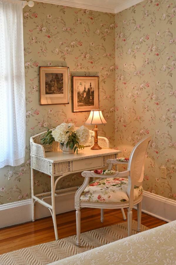 Hilltop House Bed & Breakfast Amenia Экстерьер фото
